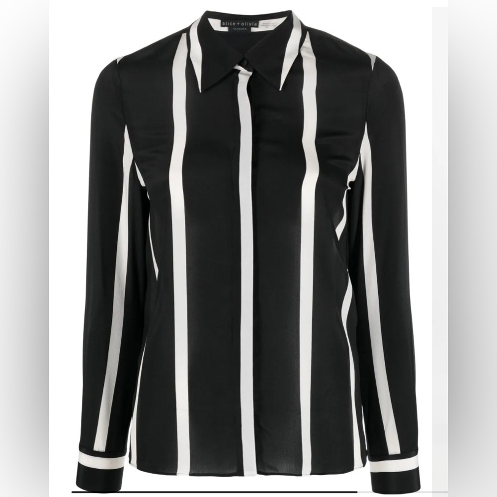 NWT- ALICE AND OLIVIA Willa' Hidden Placket
Stripe Motif Button Up Size XS